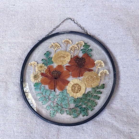Vintage Other - Bohemian pressed flower wall hanger round frame